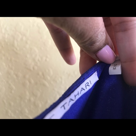 Beautiful Tahari royal blue top - Picture 3 of 4